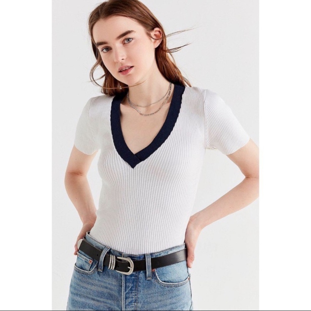 Urban Outfitters Ellis Vneck Ribbed Knit Sweater Top Shirt Womens Medium